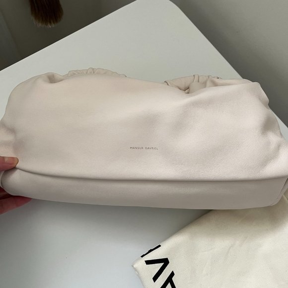 Mansur Gavriel Cloud Clutch, large size in light beige colour (NWOT) - Picture 4 of 16